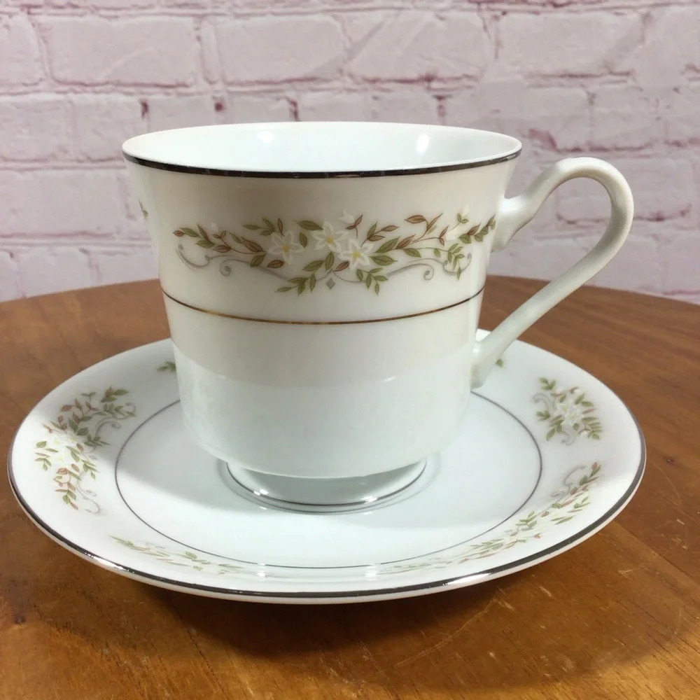 International Silver Company 326 Springtime - 6 Piece Place Setting - Picture 4 of 6